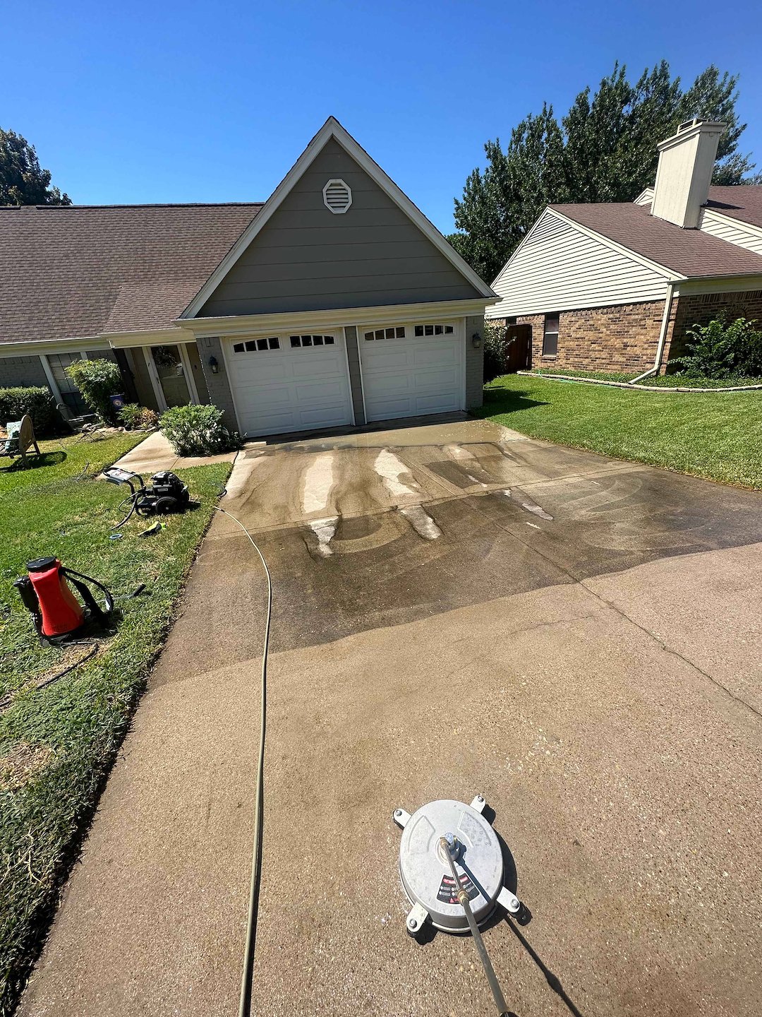 Top Notch Driveway Cleaning in Arlington, Texas