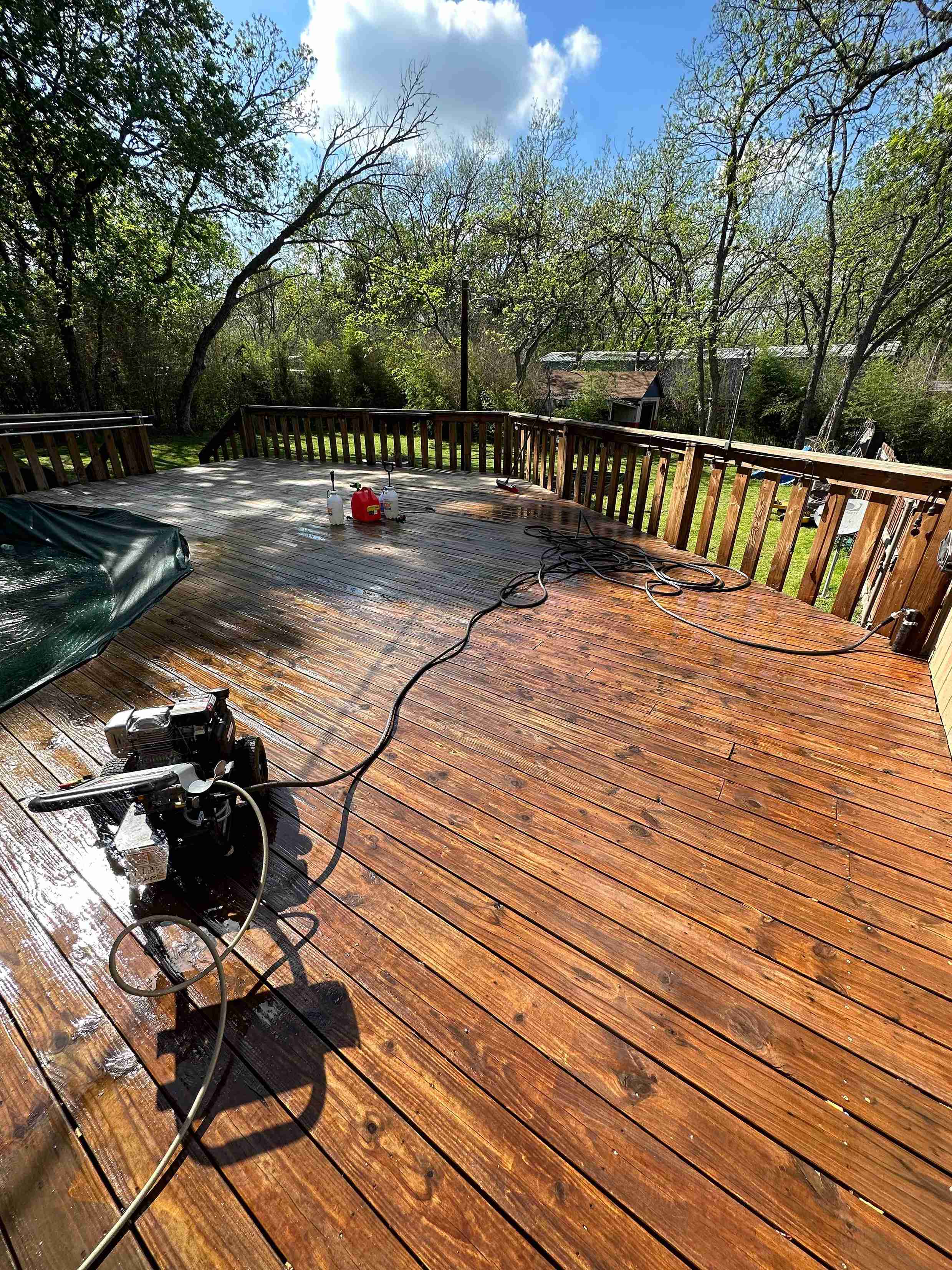 Top Quality Deck Cleaning & Staining Performed in Arlington